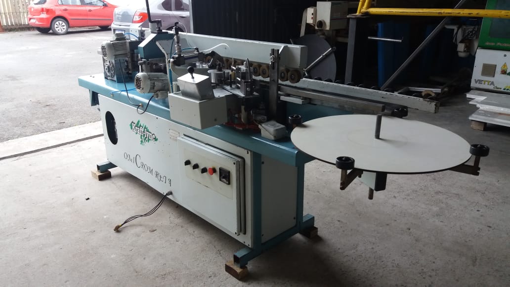 Coladeira de Bordas marca Kraft-lyne, modelo OmiCrom Reta